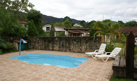 Piscina com vista para a Serra de Tiradentes MG